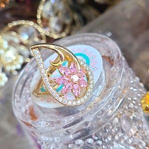 Gold Tear Drop Pink Flower Ring With White Crystals